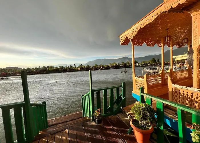 Floating Luxury Group Of Houseboats