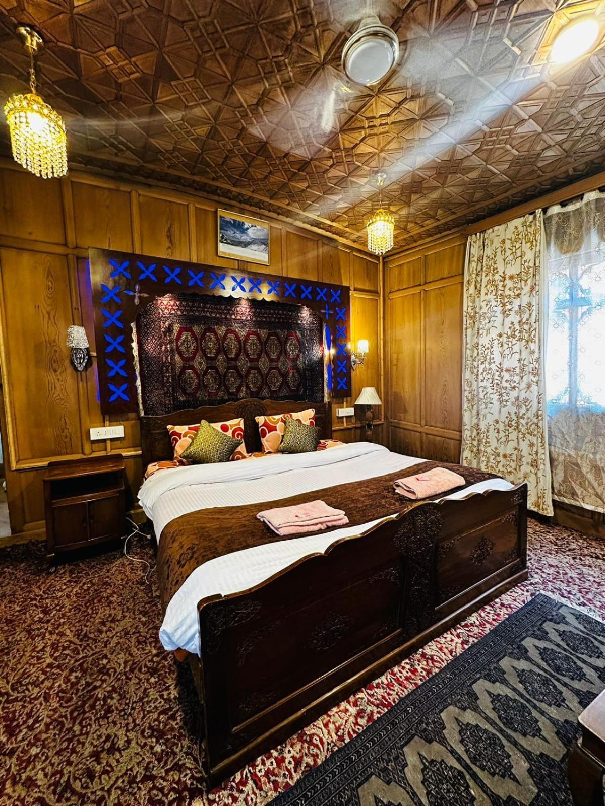 Botel Floating Luxury Group Of Houseboats 4*