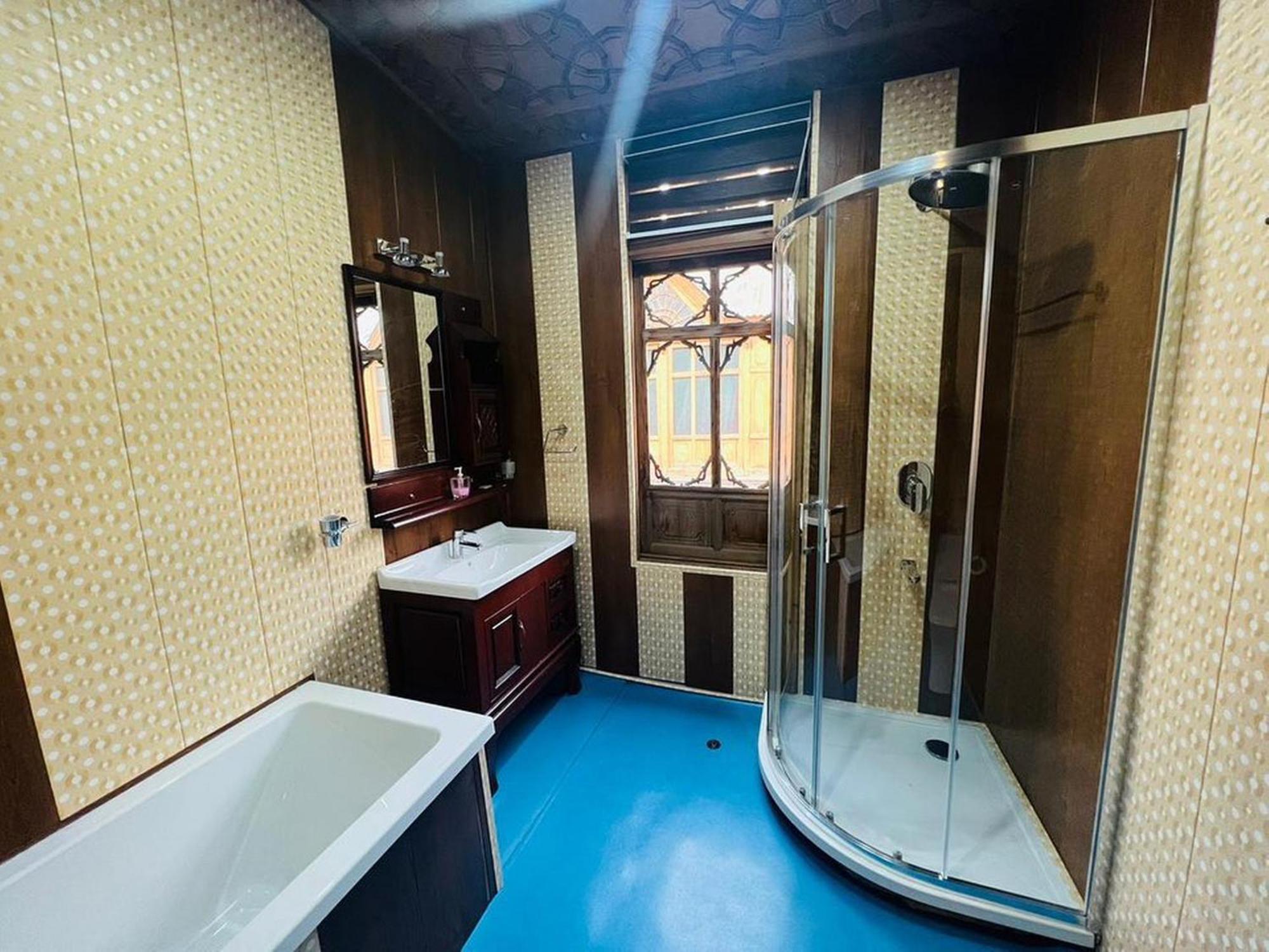 Floating Luxury Group Of Houseboats Srinagar (Jammu and Kashmir)