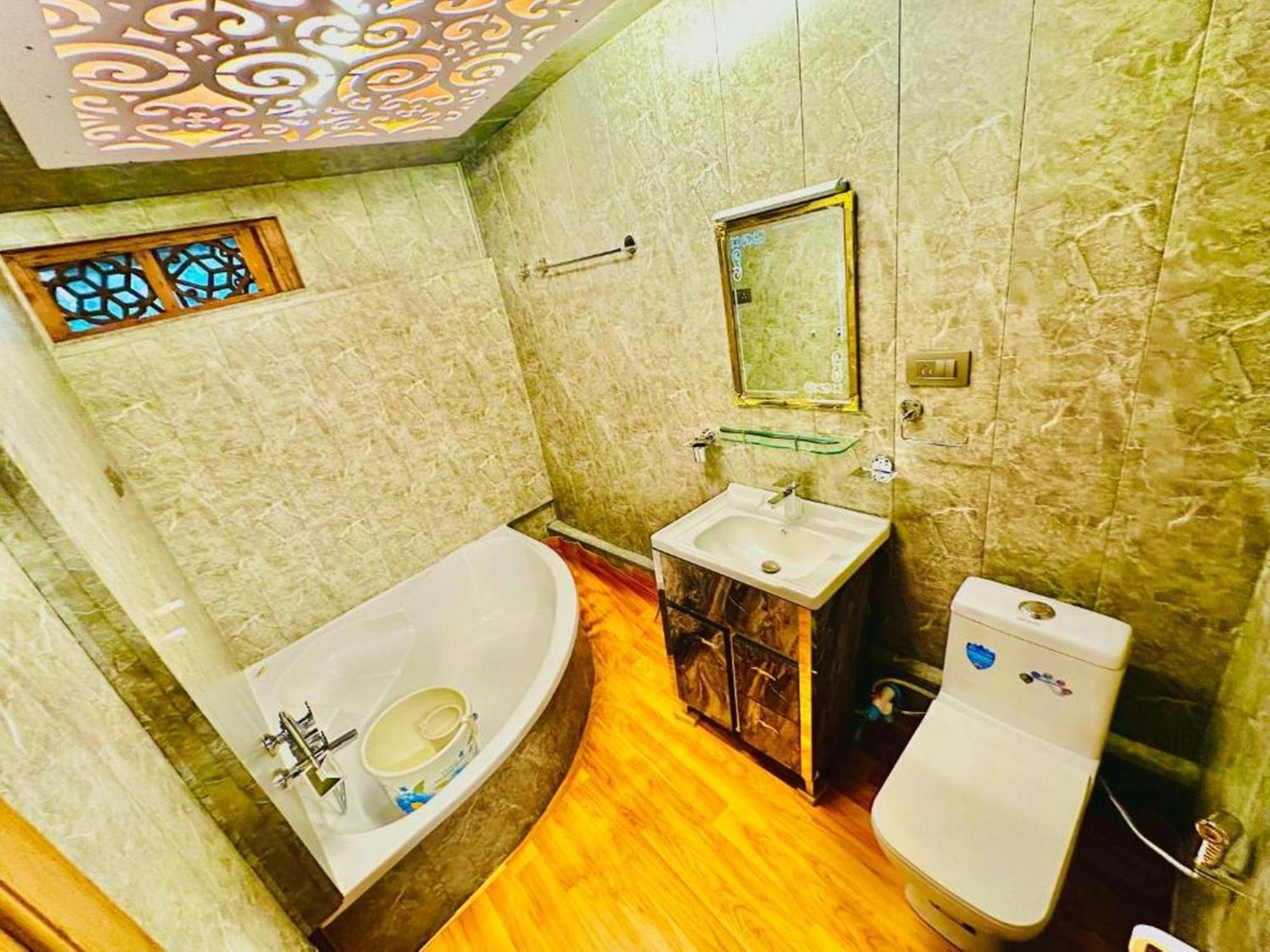Floating Luxury Group Of Houseboats 4* Srinagar (Jammu and Kashmir)