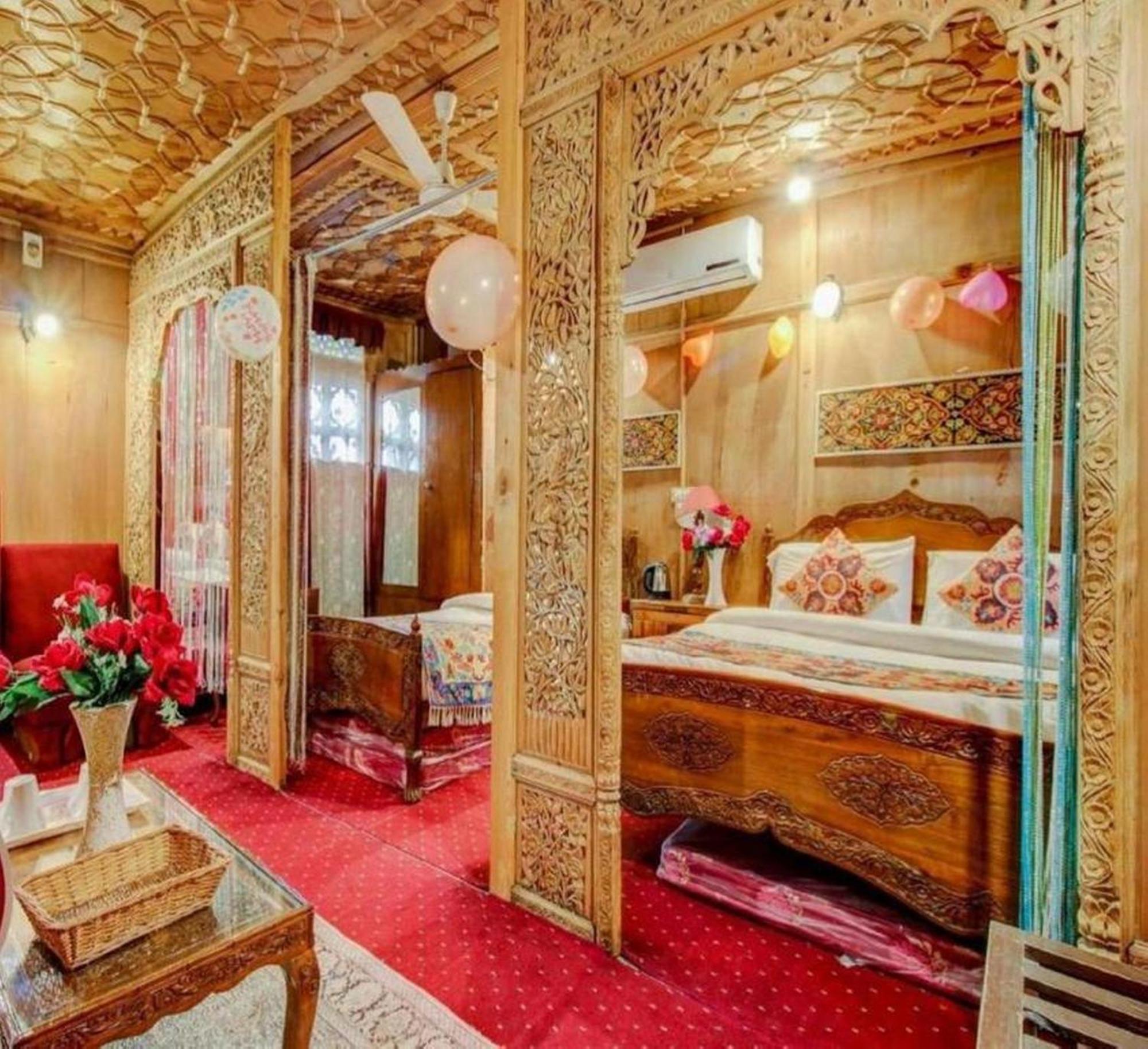 Botel Floating Luxury Group Of Houseboats Srinagar (Jammu and Kashmir)