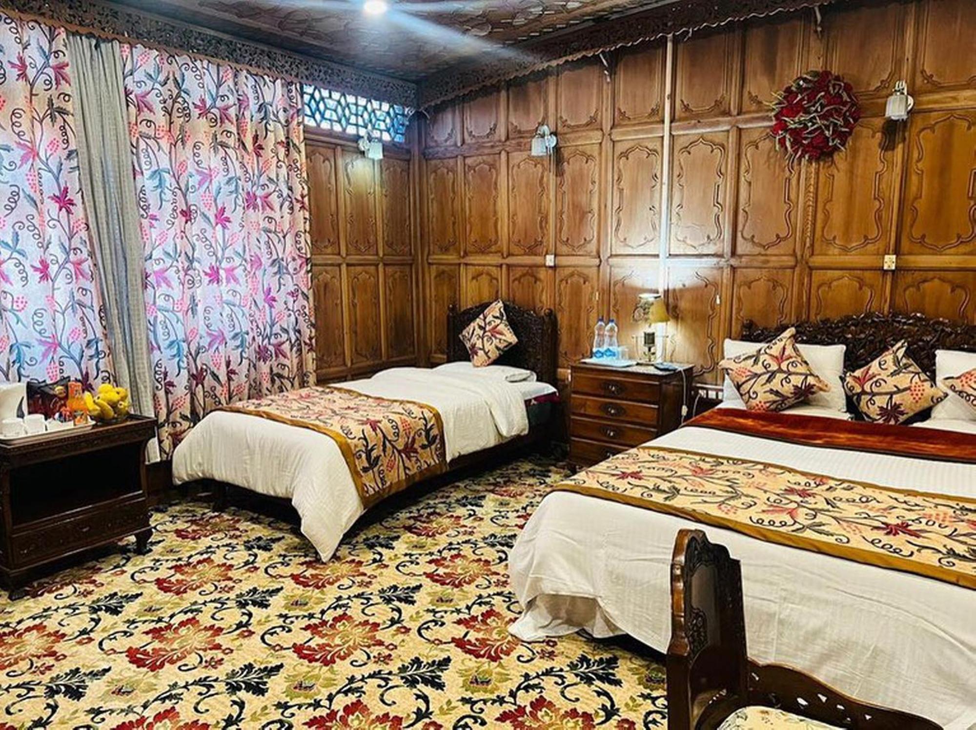 Botel Floating Luxury Group Of Houseboats 4*