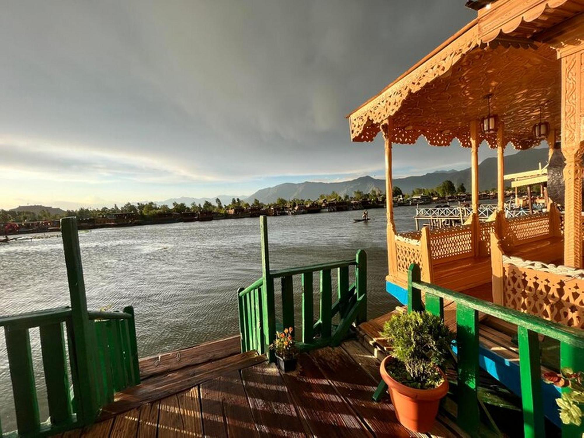 Floating Luxury Group Of Houseboats Srinagar (Jammu and Kashmir)
